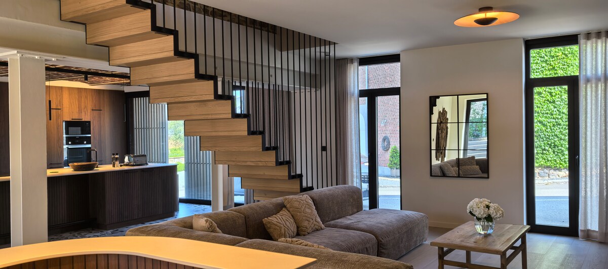 Le Supra - Salon escalier