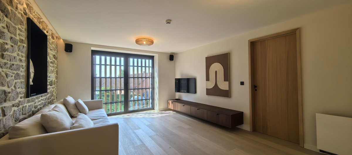 Le Supra - Salon mur pierre