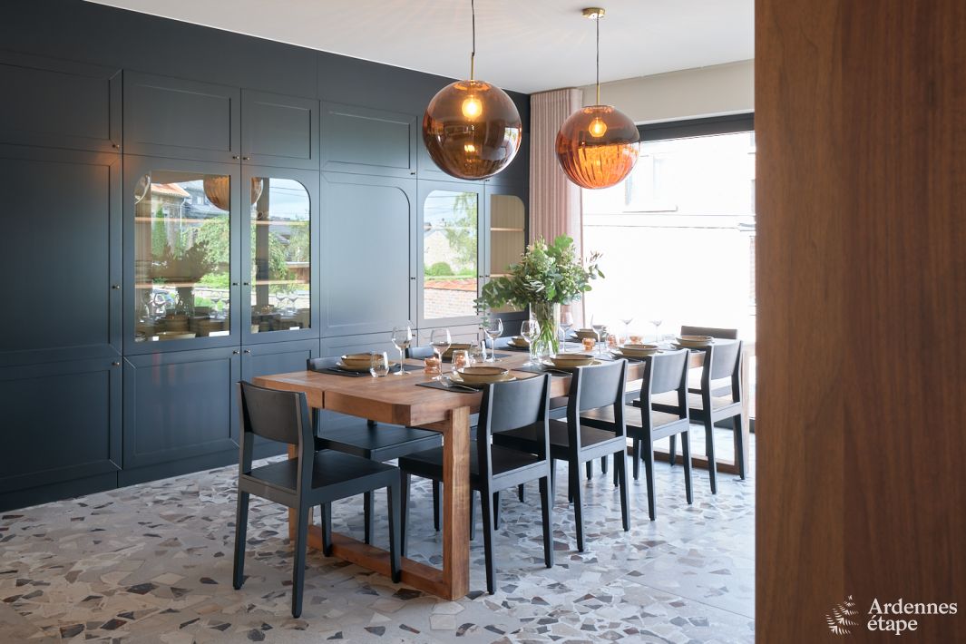 Le Supra - Salle à manger mur bleu